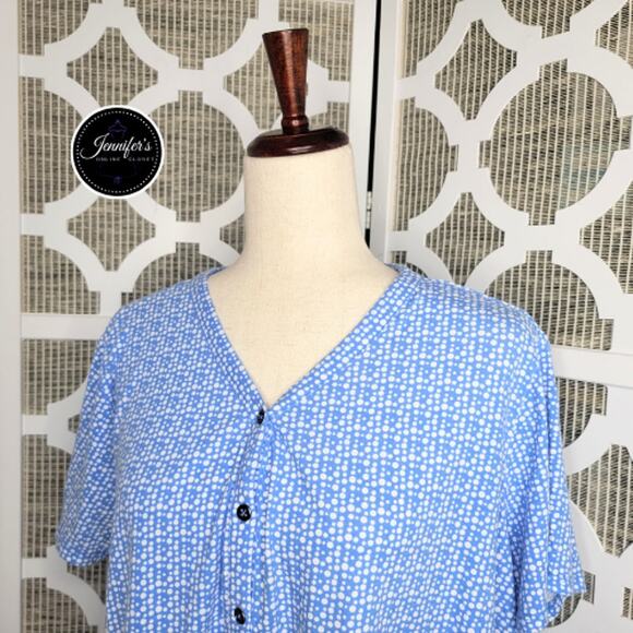 Hastings & Smith Blue and White V Neck Short Sleeve Dot Pattern Top Size 1X - Picture 2 of 9